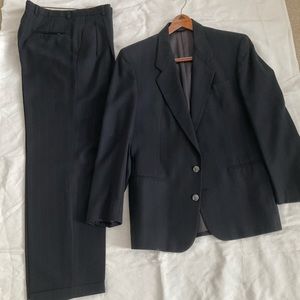 Men’s Givenchy wool vintage suit